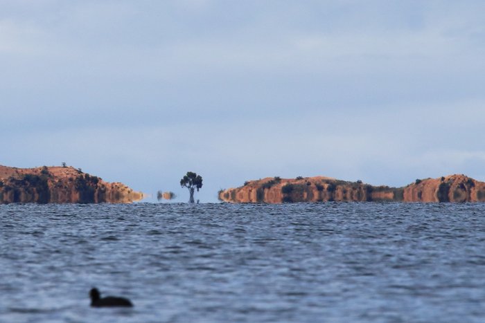 On Lake Titicaca, there's nearly always strong distortion on the horizon - leaving islands seemingly floating in mid-air.